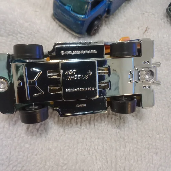 Vintage & Newer Hot Wheels Beach Bomb lot X 4!!!🔥🔥🔥🔥🔥 - Picture 3 of 13